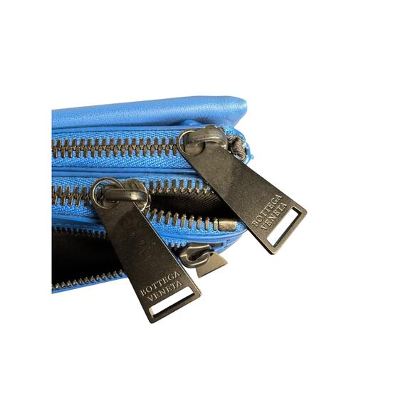 Bottega Veneta NWT Fluid Messenger Crossbody Bag in Blue - Picture 6 of 16